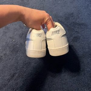 Women’s Nike sneakers!